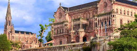 Capilla-panteon-y-palacio-de-Sobrellano.