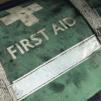 What types of first aid services should be provided in a tree planting workplace?