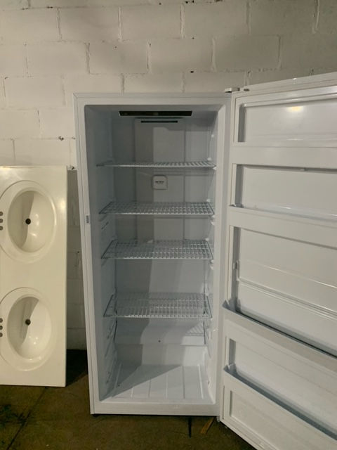 Thumbnail: Hisense Stand Up 21.2 cu ft Freezer White
