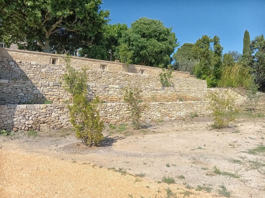 Création de restanques au Paradou (13)
