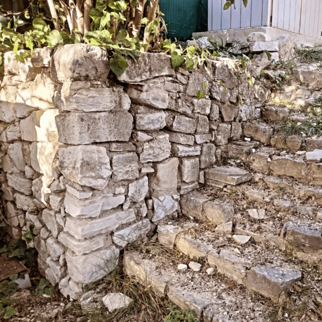 Restauration d'un escalier en pierre sèche à Eguilles (13)