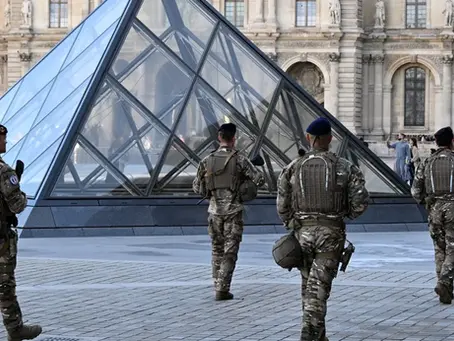 LECCIONES DEL LOUVRE: CÓMO LA SIMPLICIDAD DEL CRIMEN REVELA FALLAS EN LA SEGURIDAD DEL TRANSPORTE