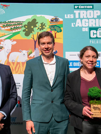 Photo du lauréat et du remettant