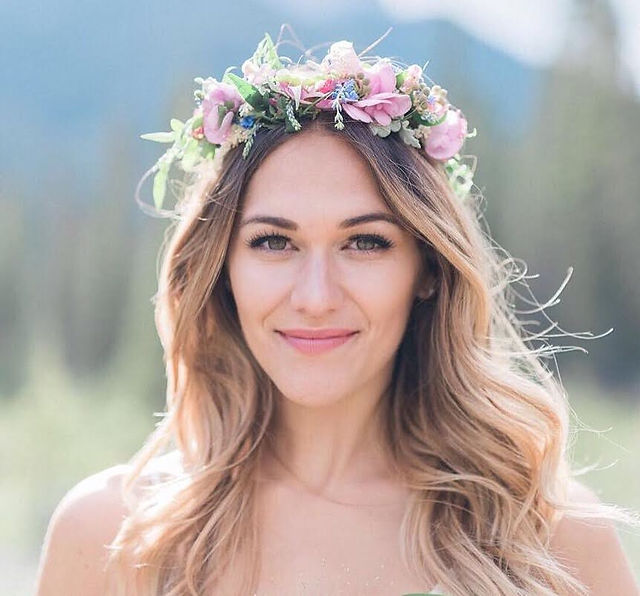 pretty-smiling-lady-with-floral-crown-on-her-head