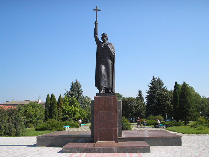 Пам'ятник_Володимиру_Великому_в_Ланівцях_Тернопільської_області[1]