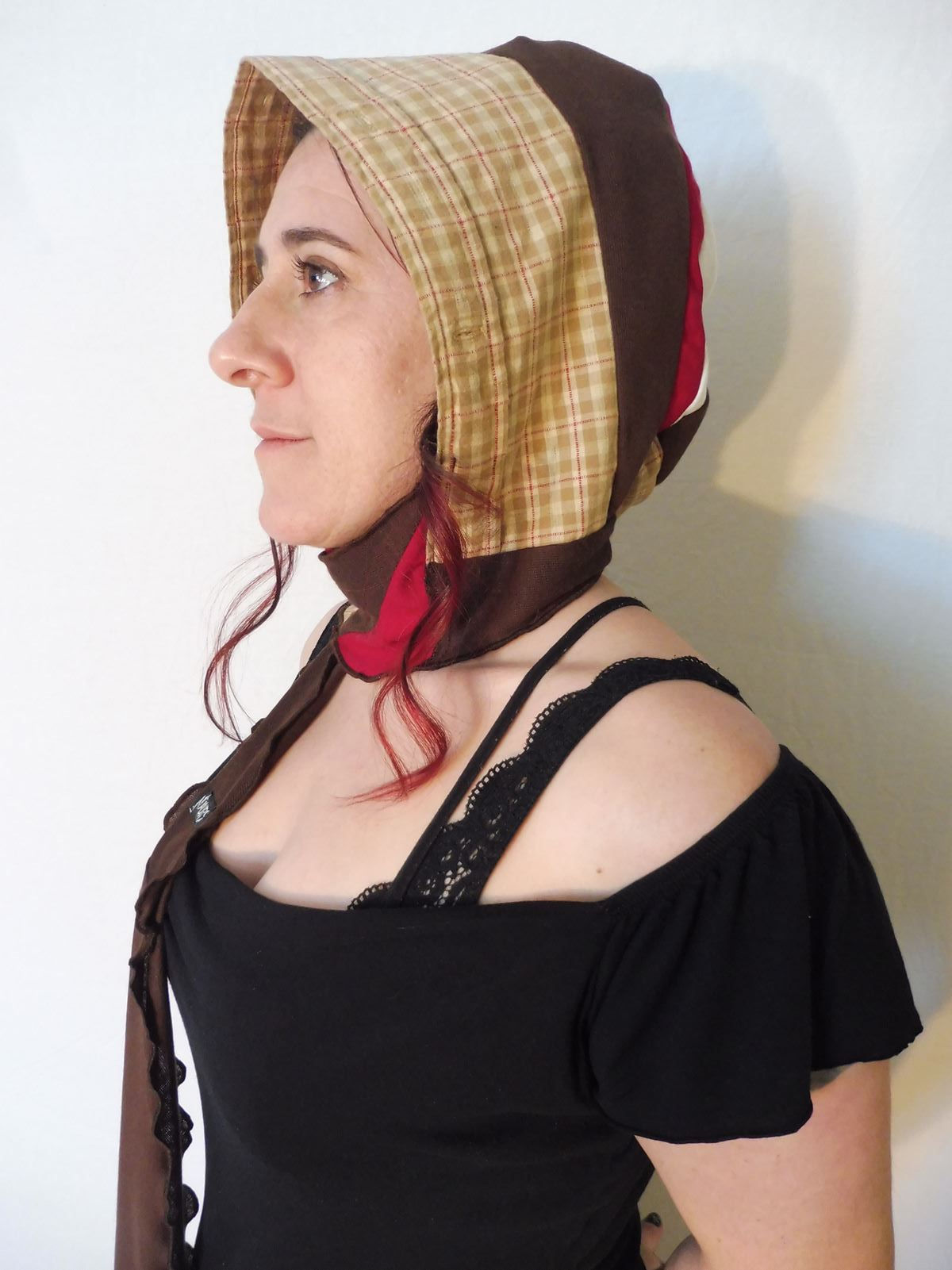 Capuchon foulard carrelé beige et rouge