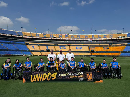 Foto de jugadores de Tigres Powerchair en el Volcán