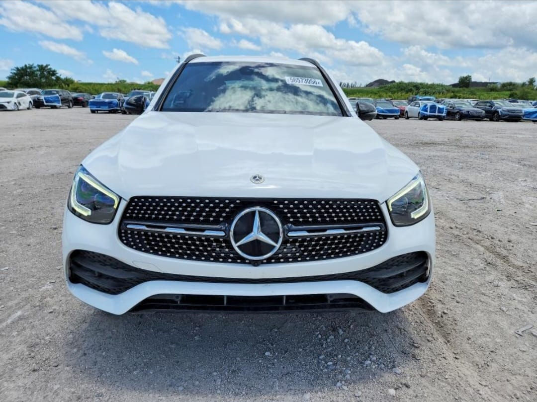 2022 Mercedes-Benz GLC 300 4MATIC. Low Mileage.