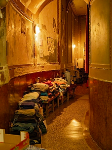 Visual reference of scenography of the corridor in the space
