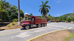 4월 1일 주차장 자갈 작업