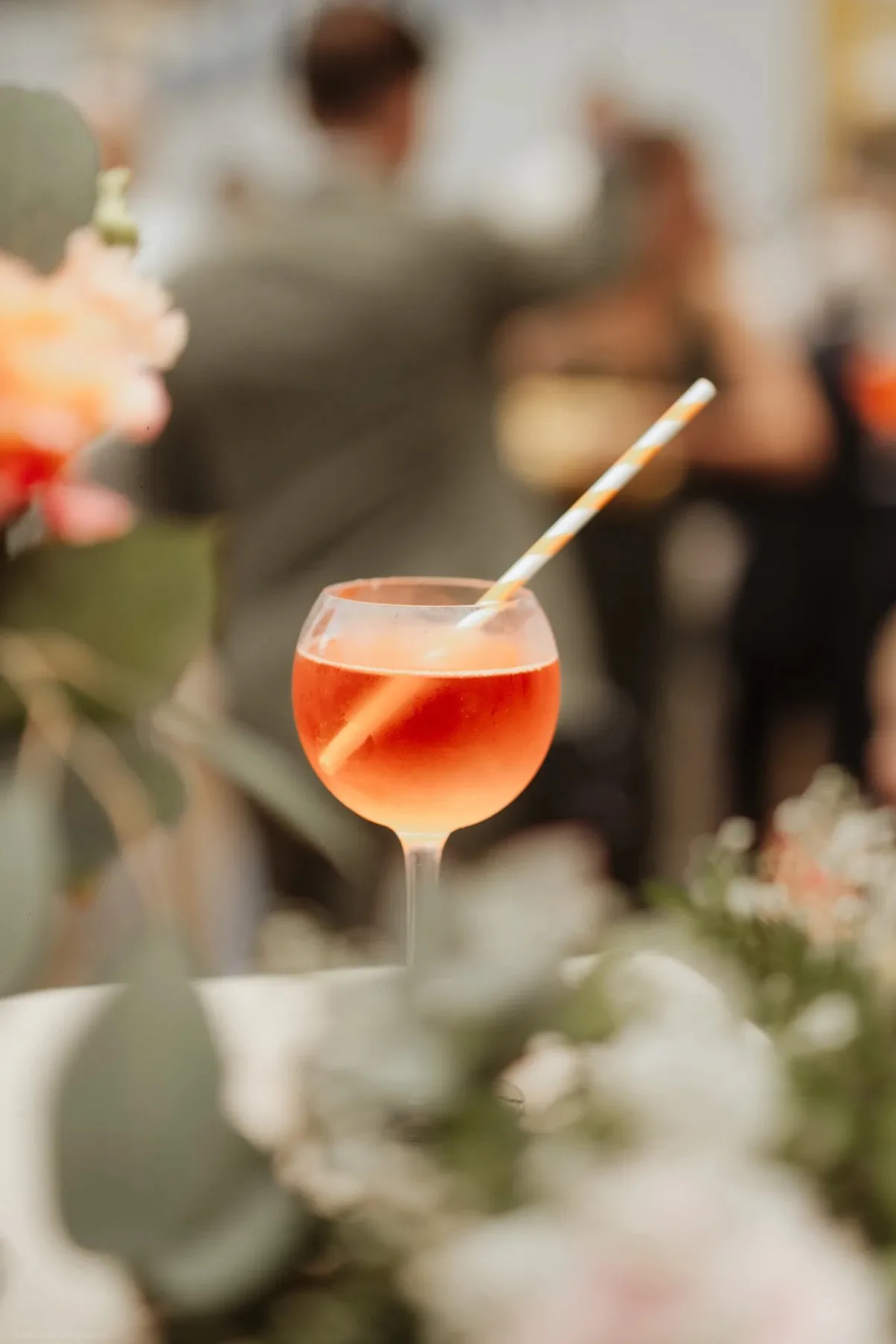 cocktail spritz servi lors d’un mariage avec bar à spritz italien
