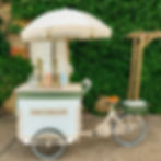 Triporteur vélo Vélocino installé pour le service des boissons d'un vin d'honneur