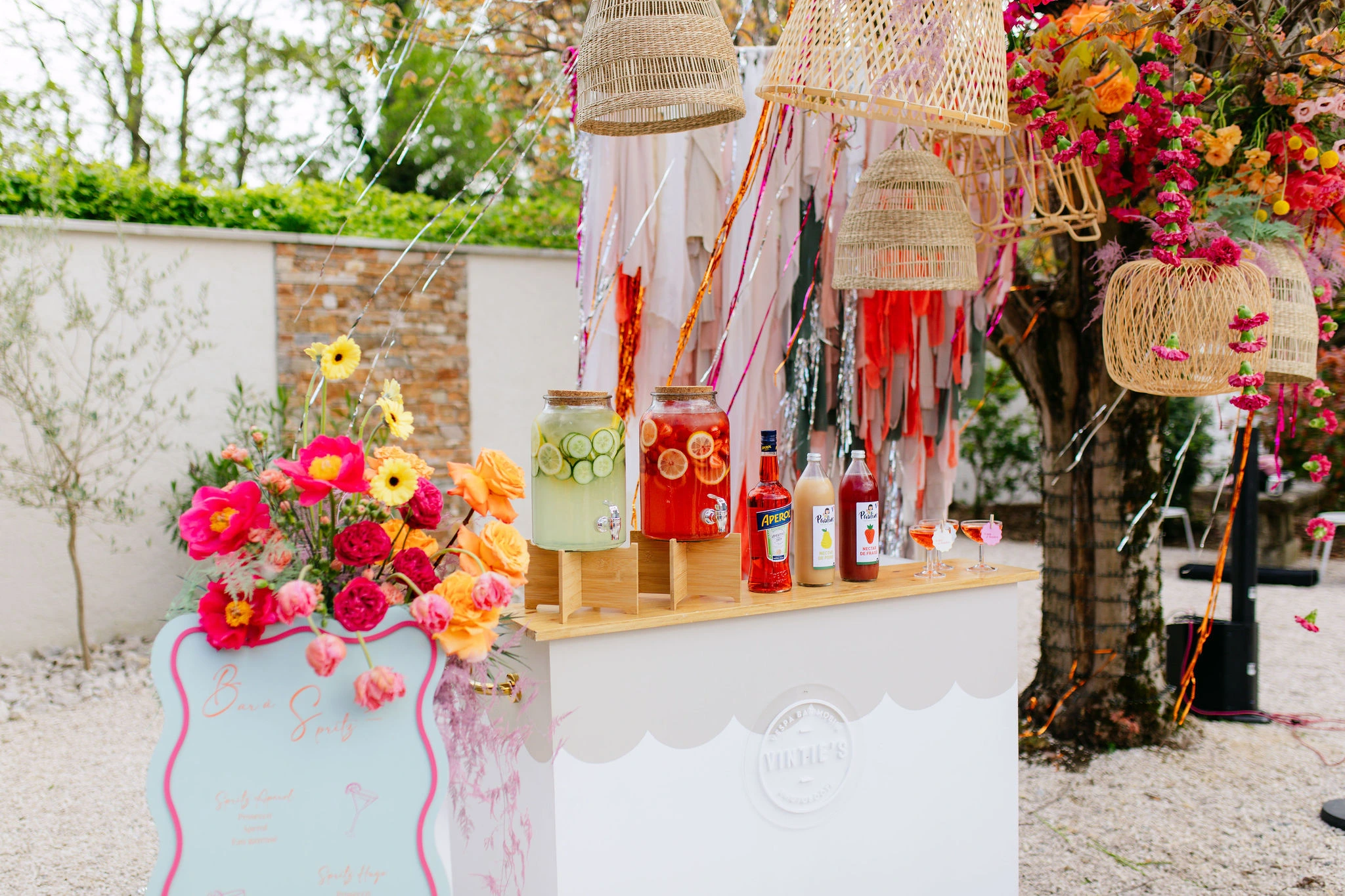 différents types de bars pour vin d’honneur mariage : cocktails, bar mobile et spritz
