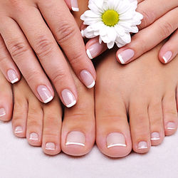 manucure et pedicure avec vernis semi-permanent