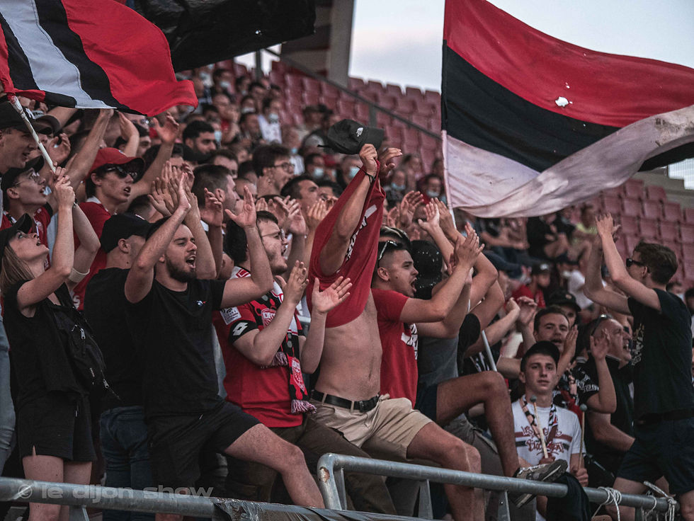 Les Lingon's Boys en tribune Nord face à Sochaux lors de la première journée de Ligue 2 2021-2022