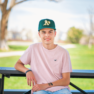 Mo Silva Senior Photos-6.png