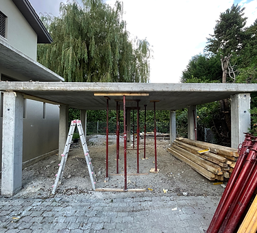 Construction d'un garage de voiture en béton