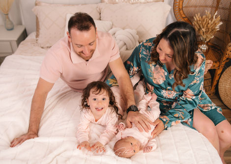 Charlene Gilbert - photographe - artiste - Amos - Nouveau-né - famille - studio