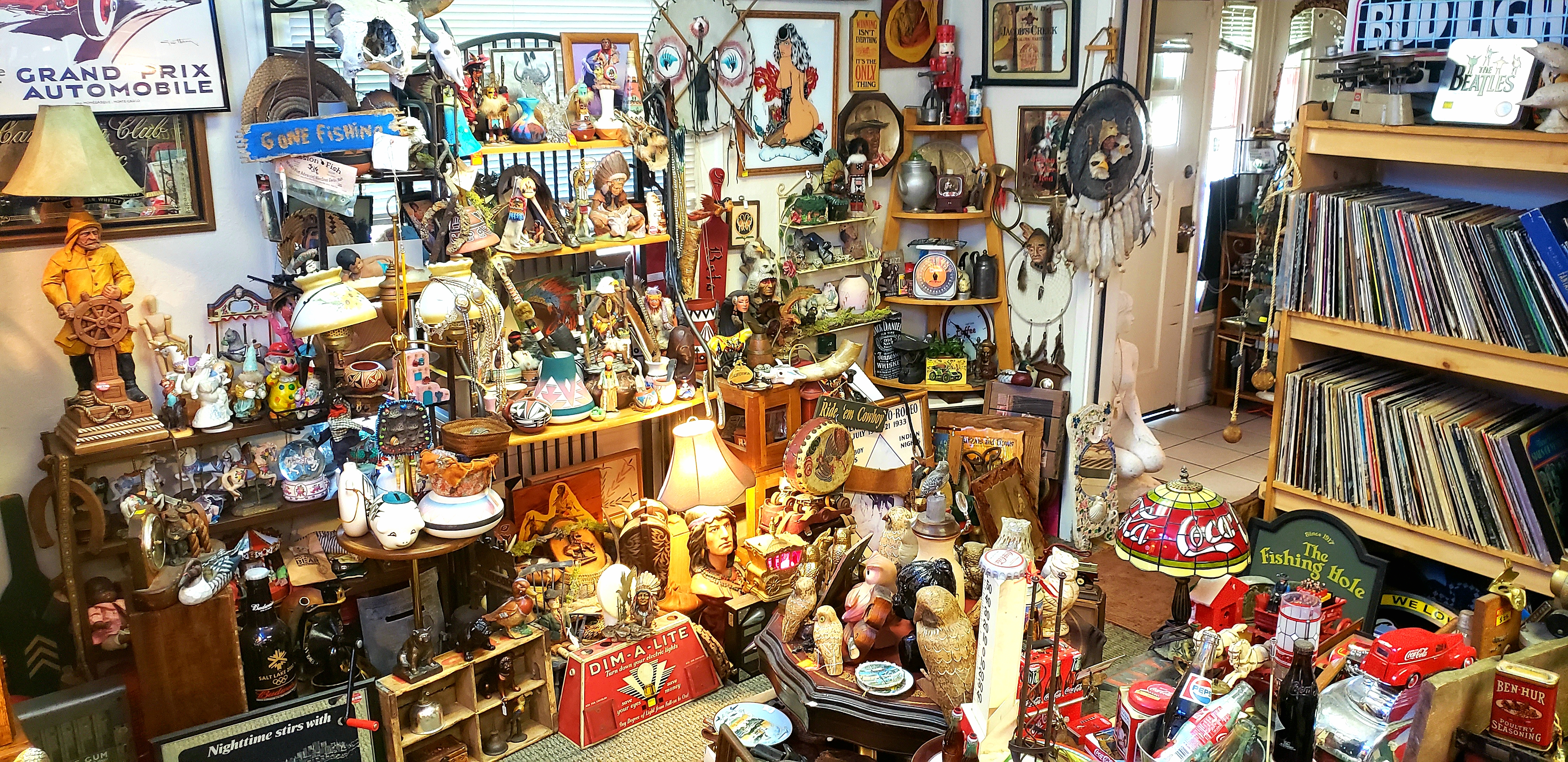 Store Gallery | Treasures & Antiques | Buy The Way Artiques