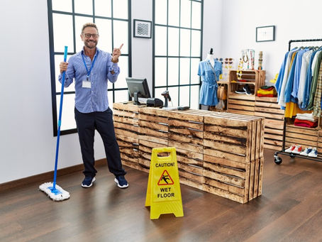 Como limpar piso encardido em estabelecimentos comerciais?