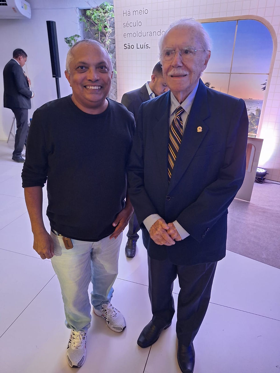Jornalista Reginaldo Cazumbá e o Ex-presidente José Sarney