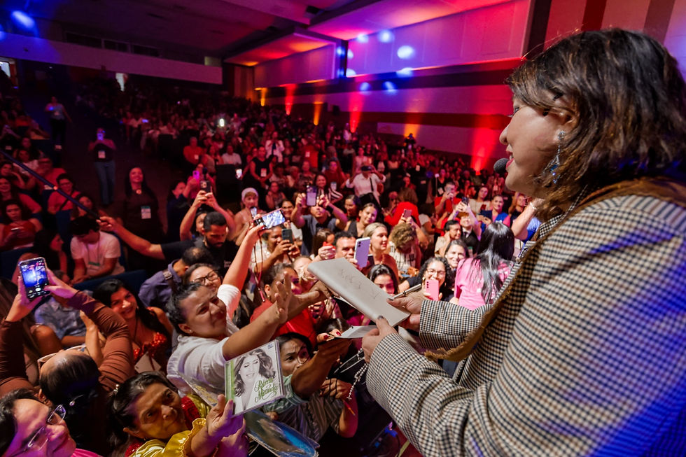 Roberta Miranda emociona público ao falar da trajetória de superação e sucesso, em palestra pontuada por inspiração e grandes hits da carreira musical (Sebrae/Divulgação)
