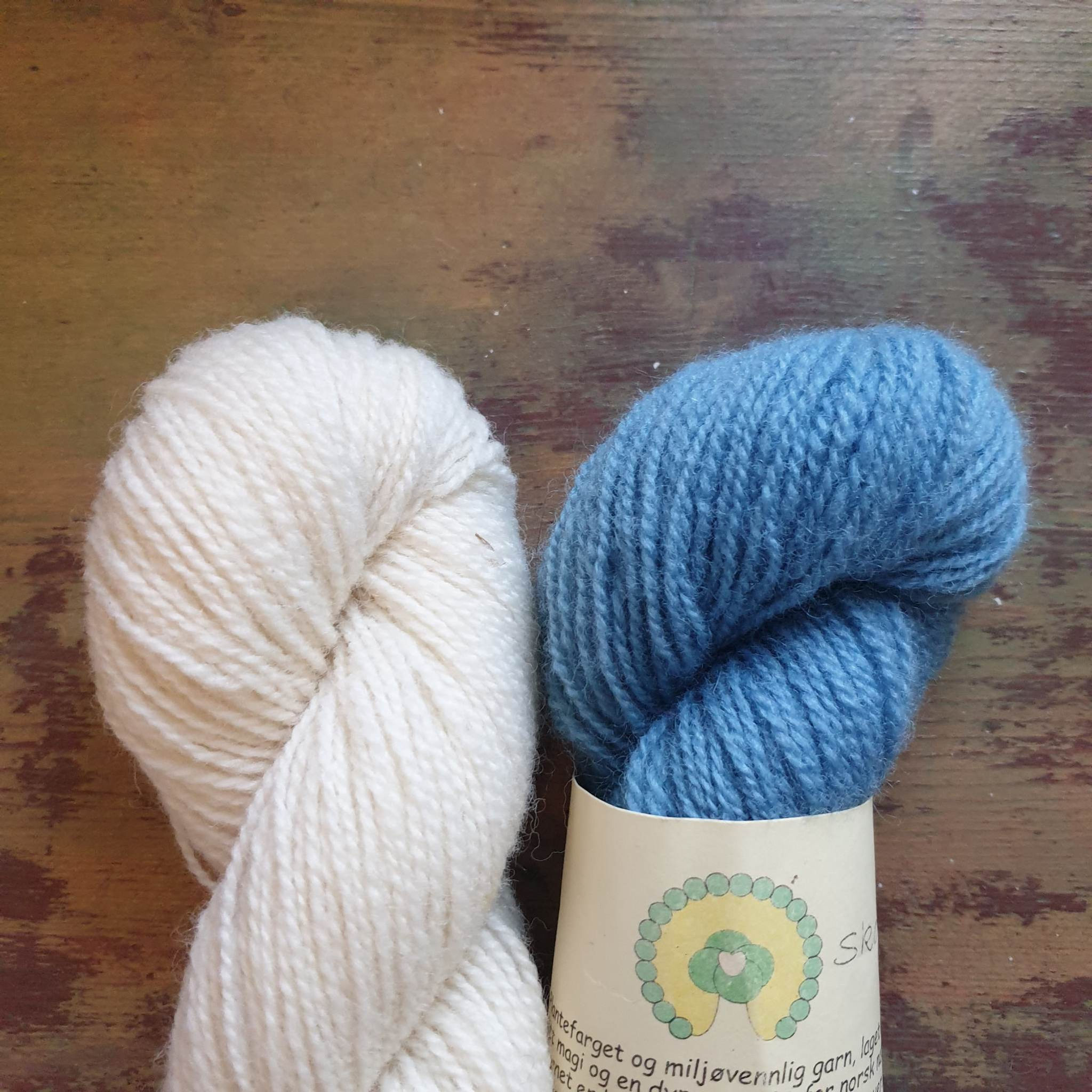 Vottepakke Tuvavottene:mellomblå/hvit