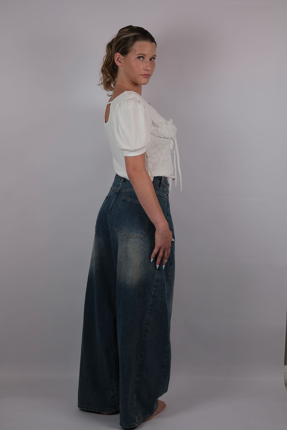 Thumbnail: Dalbit Lacey Top