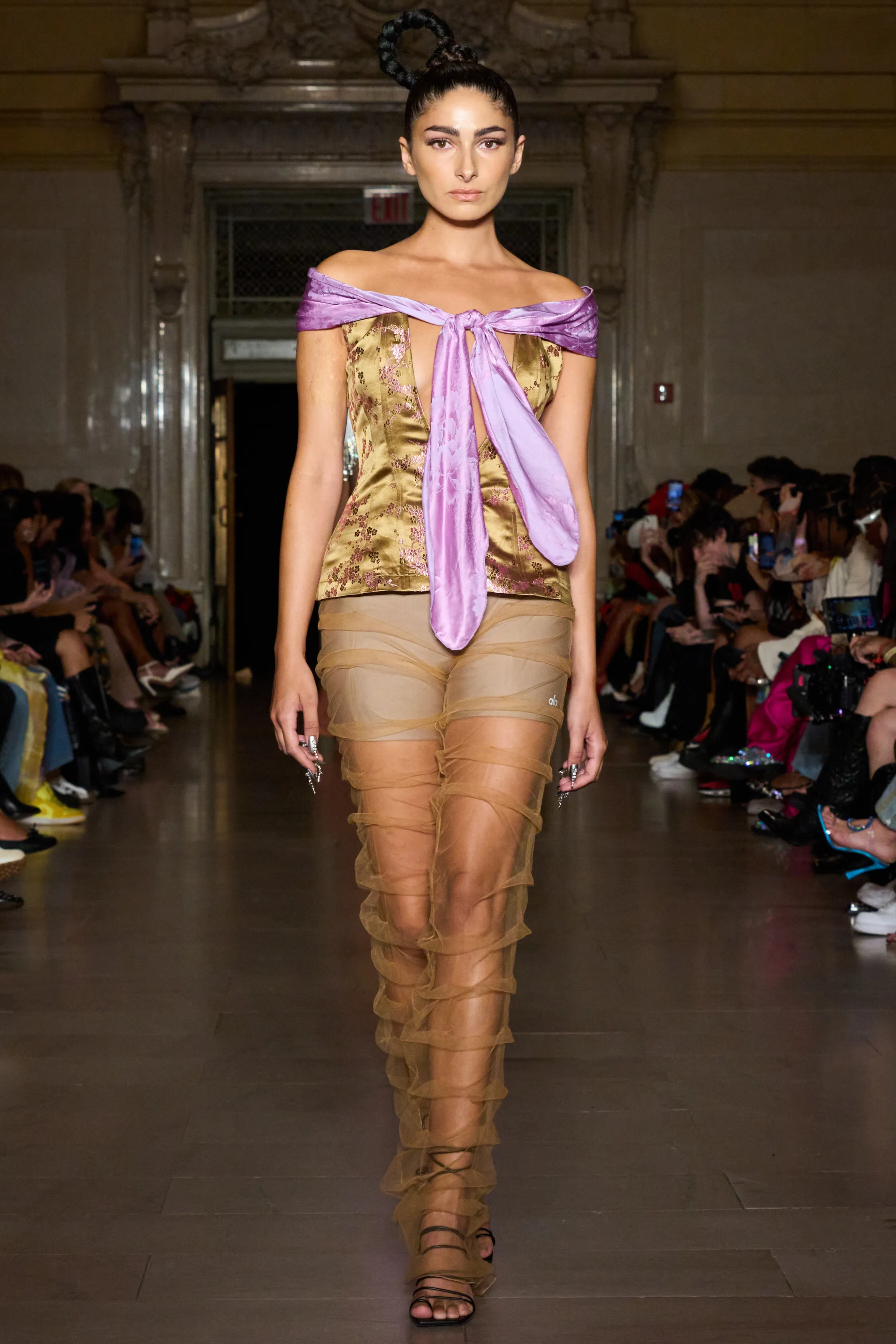00003-kim-shui-spring-2023-ready-to-wear-credit-gorunway.jpg.webp