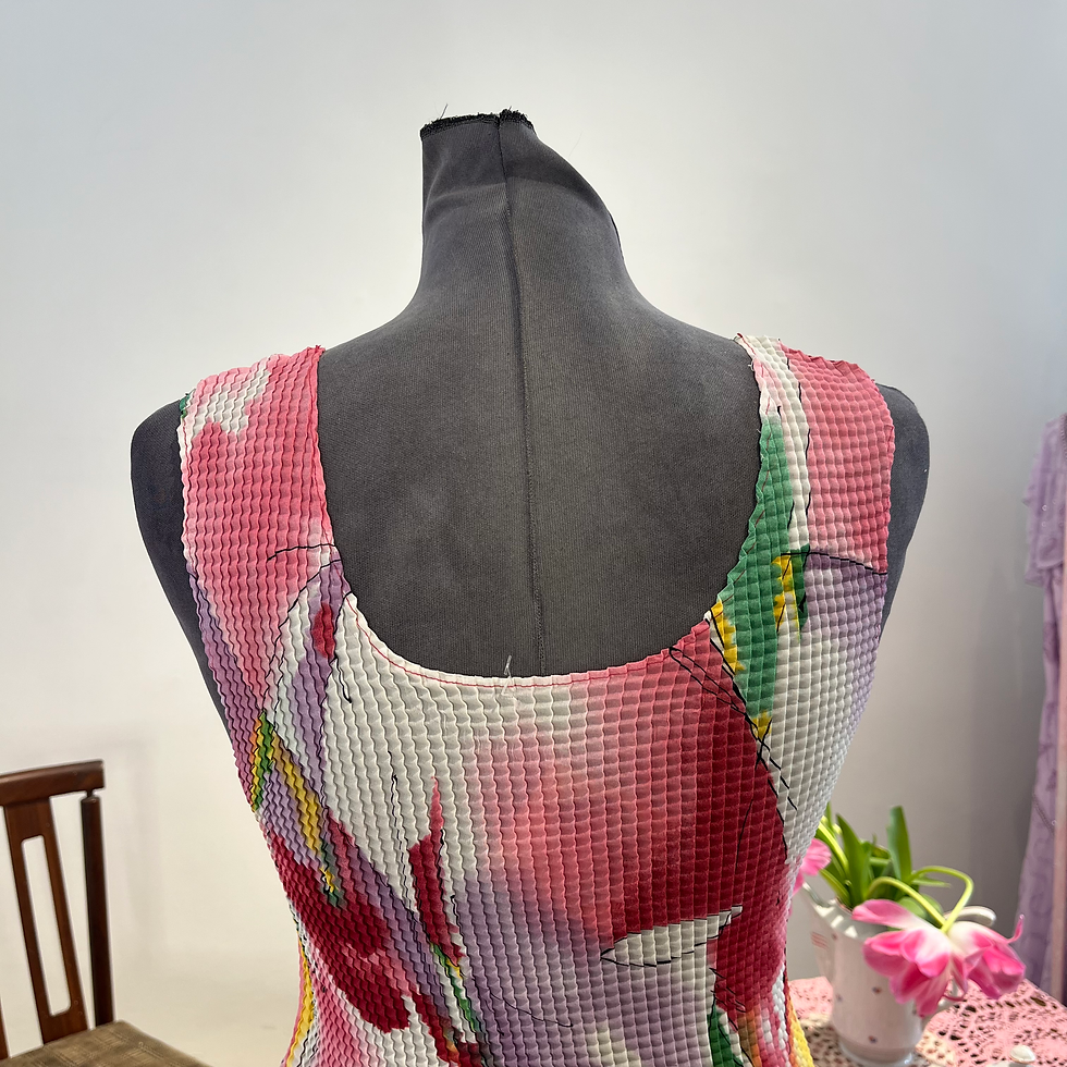 Thumbnail: colorful ruched top (~L)