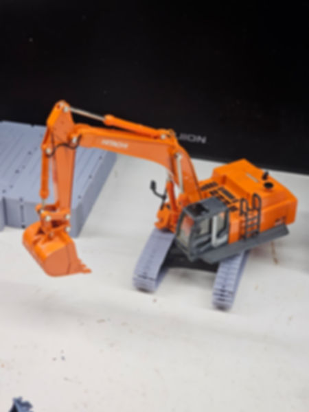 Hitachi 450 replacement tracks, triple grouser