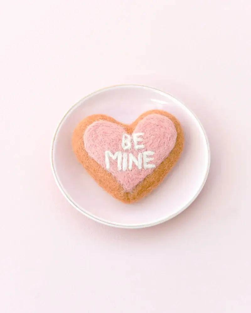 Μικρογραφία: Μπισκότο από τσόχα "Be Mine" με γλάσο σε σχήμα καρδιάς