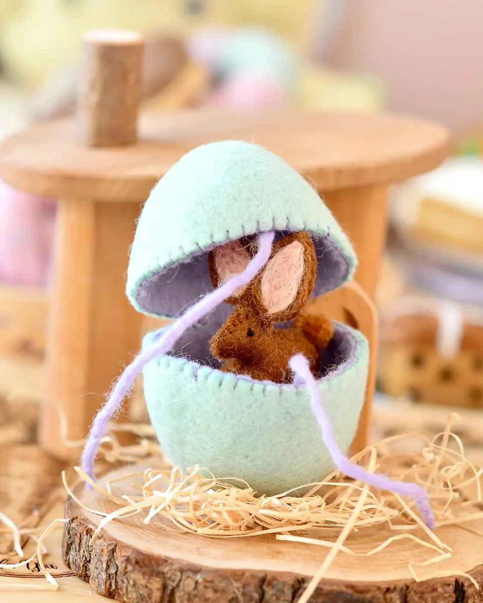 תמונה ממוזערת: Felt Surprise Egg with Brown Bunny Inside
