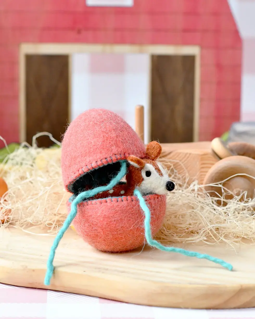 תמונה ממוזערת: Felt Surprise Egg with Deer Inside