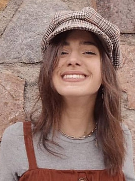 adela foto.jpg