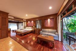 hot-spring-pool-villa-01