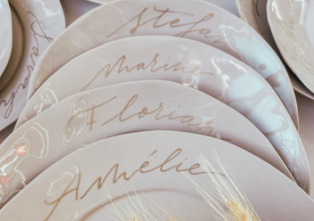 Assiettes calligraphiées