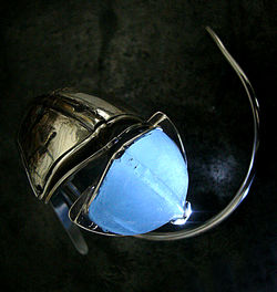 pulsera bichos y naves.jpg