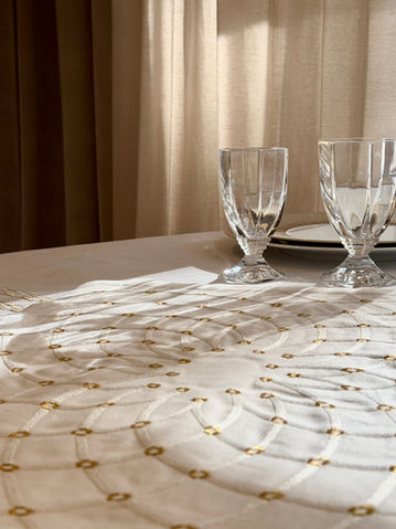 Noel Paris, broderie, embroidery, 75016, Versailles, Bernardaud, Christian Dior, nappe, nappes, art de la table