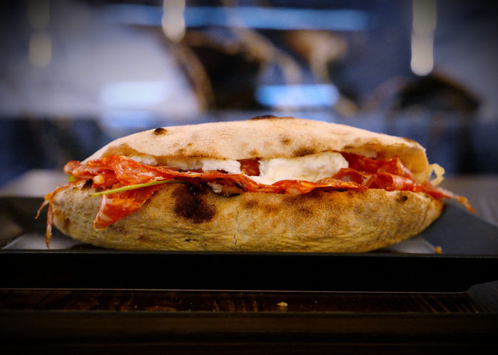 Restaurant italien Paris 7, street food Paris 7, meilleur panini Paris, meilleure focaccia Paris, cuisine italienne, street food italienne, meilleures pizza paris, petit déjeuner italien Paris 7, spécialité italiennes, street food Eiffel tower