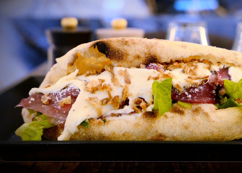 Restaurant italien Paris 7, street food Paris 7, meilleur panini Paris, meilleure focaccia Paris, cuisine italienne, street food italienne, meilleures pizza paris, petit déjeuner italien Paris 7, spécialité italiennes, street food Eiffel tower