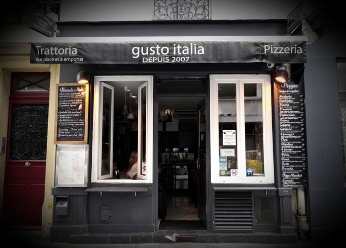 Italian restaurant located in the 7th arrondissement of Paris - Specializing in pasta, pizzas and risottos - Reserve, order via click and collect or delivery.
