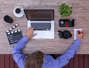 filmmakers-2838932.jpg