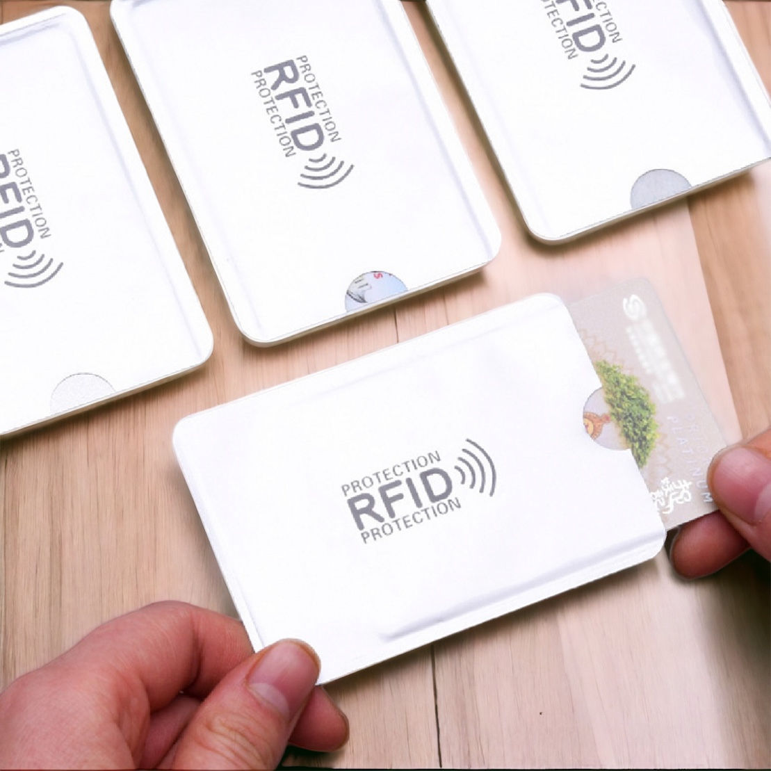 Funda protectora con bloqueo RFID para tarjetas (anti clonación)