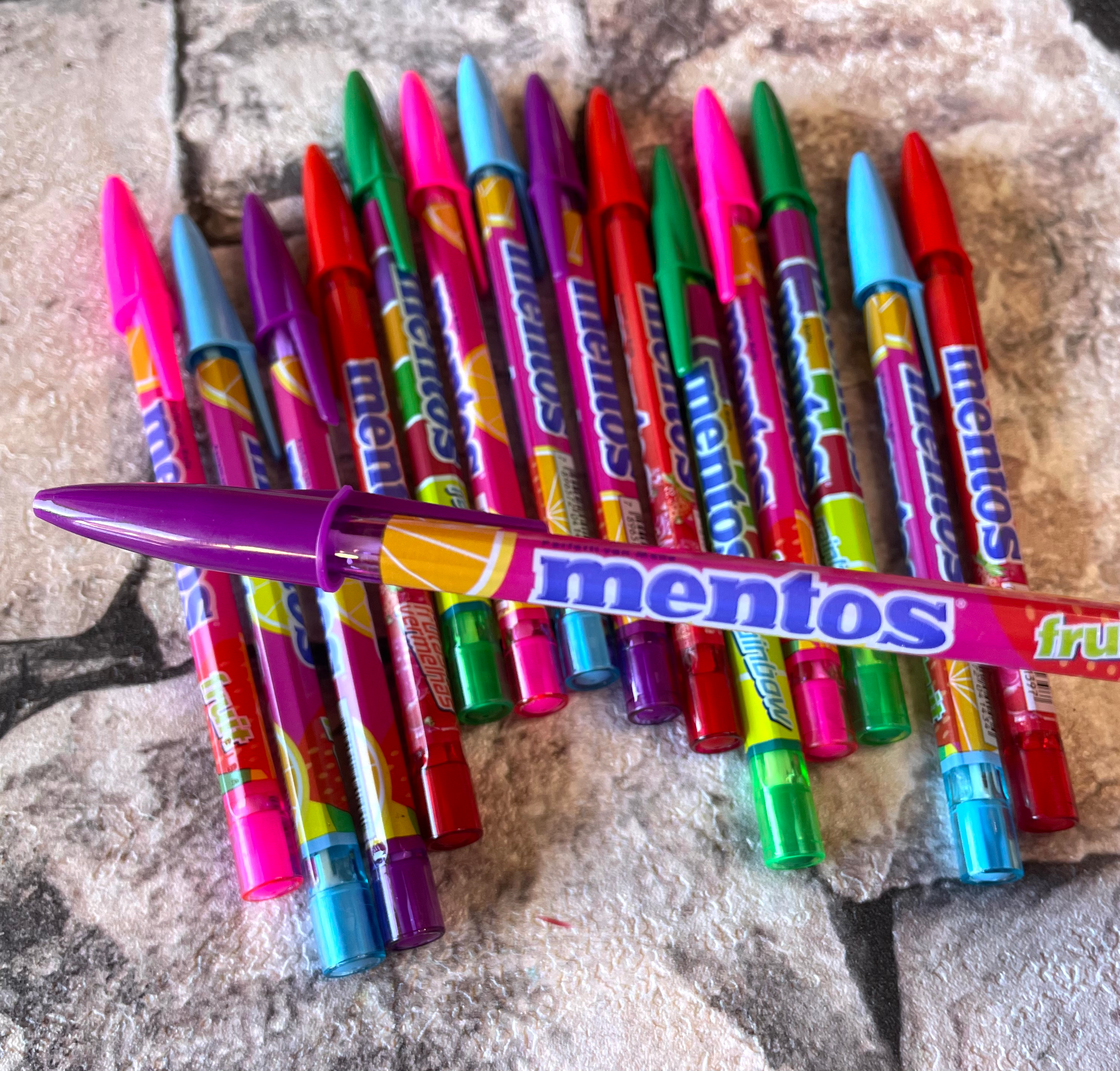 Caneta Mentos colorida 