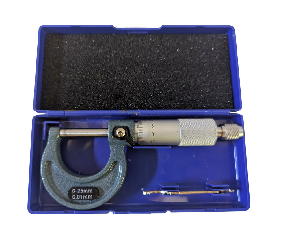 0–25mm outside micrometer for precision measurement in automotive, machining, and skilled trades education