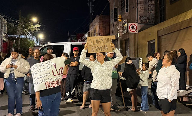 Bloquean avenida Felipe Ángeles tras tres días sin luz