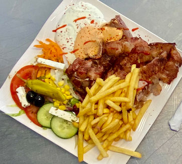 Dönerteller mit Pommes und Salat