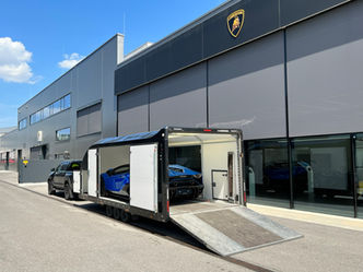 Fahrzeugtransport im Anhänger