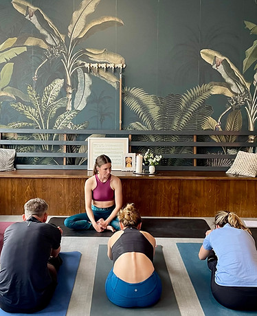 Yoga im Café Röstoff in Neubiberg